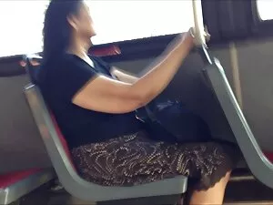 एक पार्टी के बीच में ...
