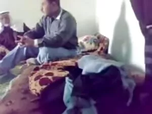 छात्र अपने सहपाठियों ...