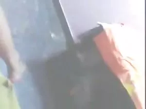 आदमी प्यार करता है क ...